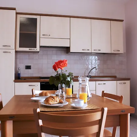 Apart Otel Rivamare 4*